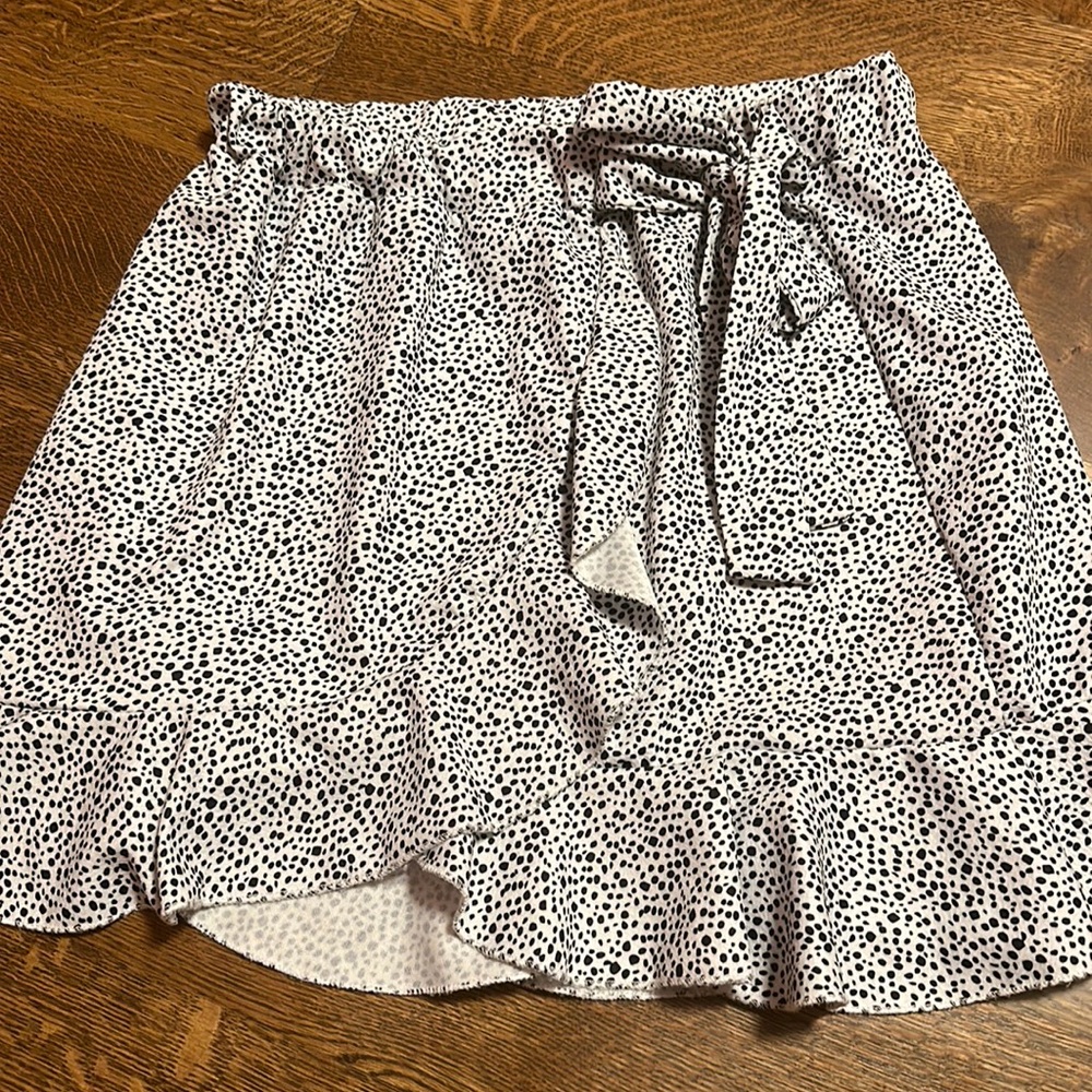 Black and white spotted skirt